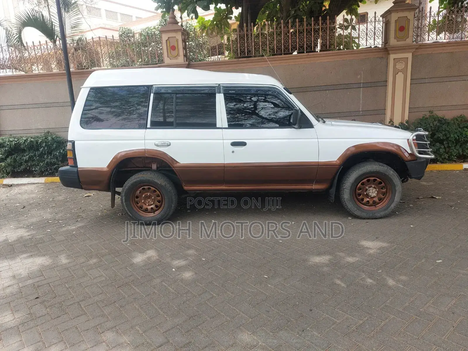 Mitsubishi Pajero 2001 White