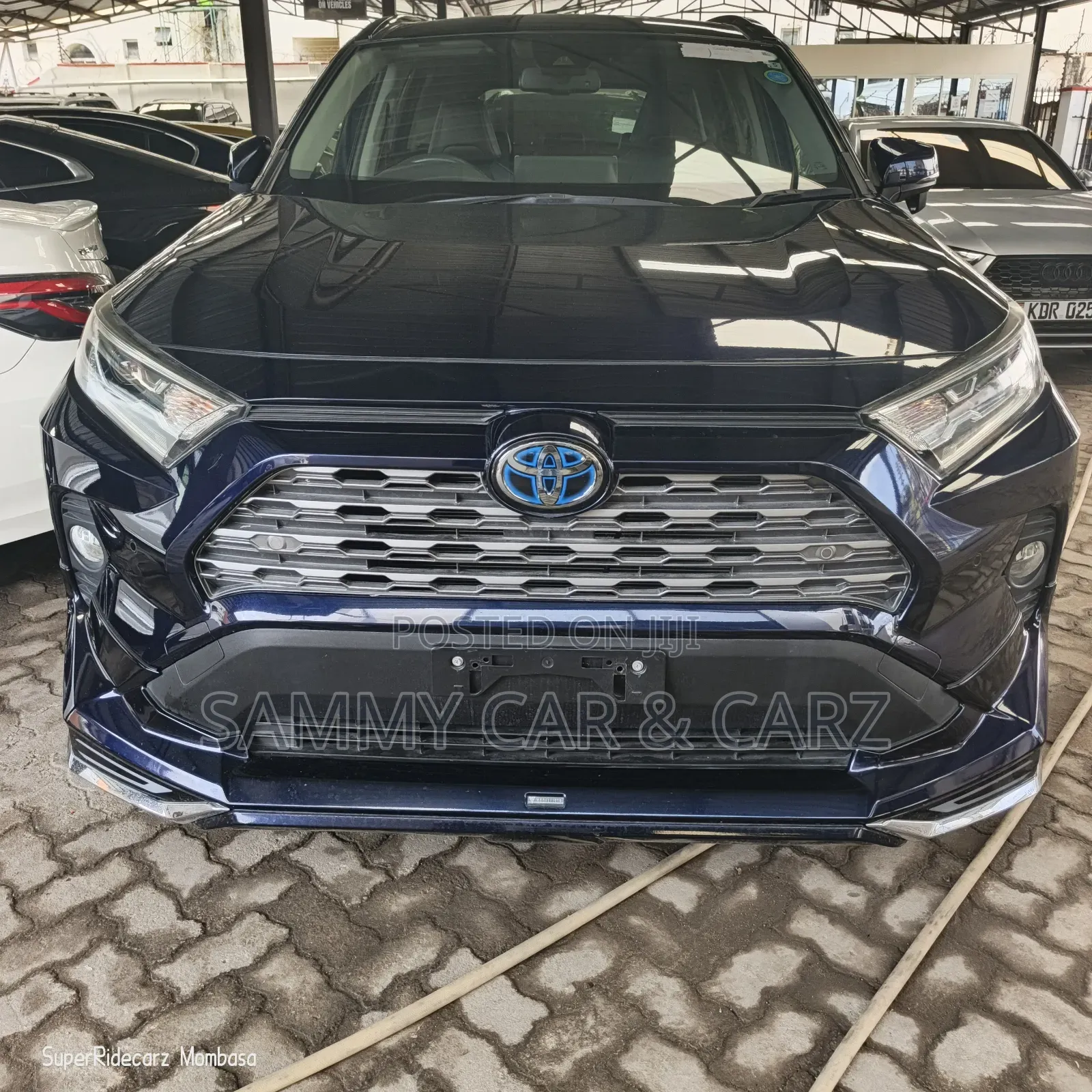 Toyota RAV4 Hybrid 2021 Blue