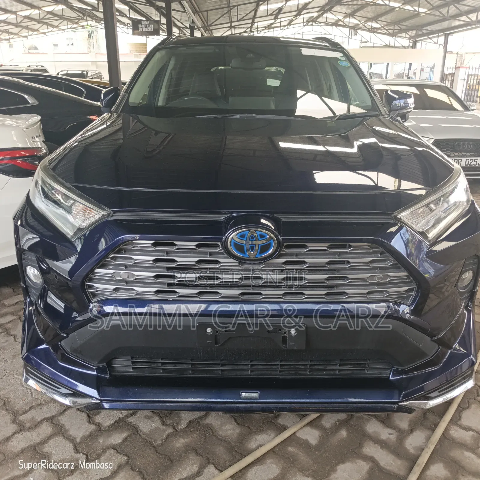 Toyota RAV4 Hybrid 2021 Blue
