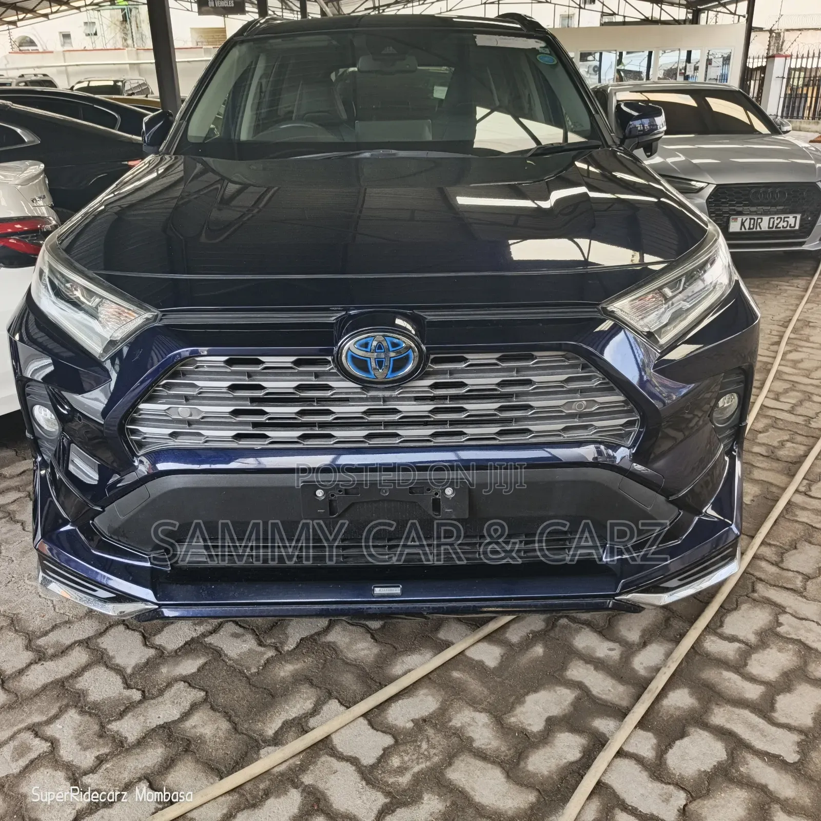 Toyota RAV4 Hybrid 2021 Blue