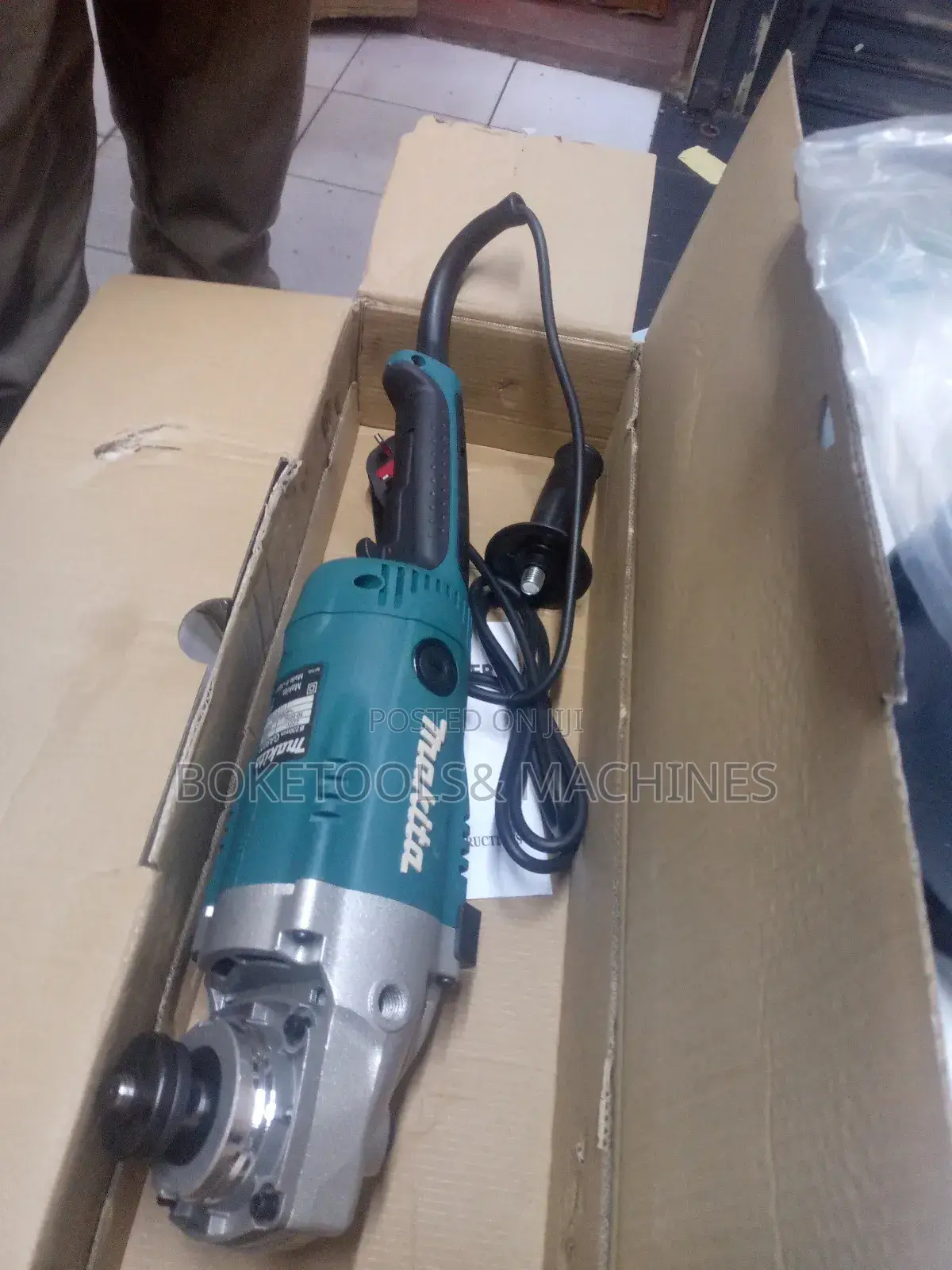 Makita Angle Grinder 9"