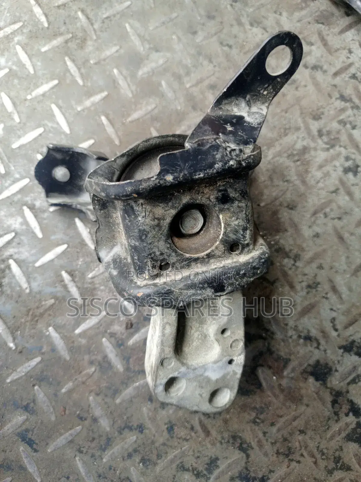 Engine Mount Nze