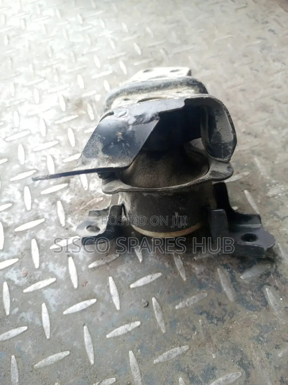 Engine Mount Nze