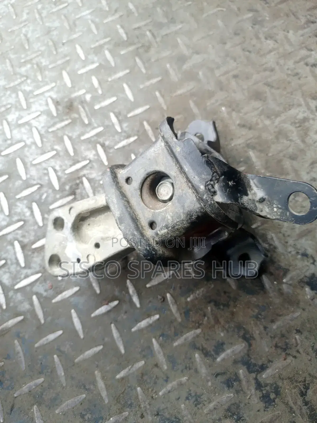 Engine Mount Nze
