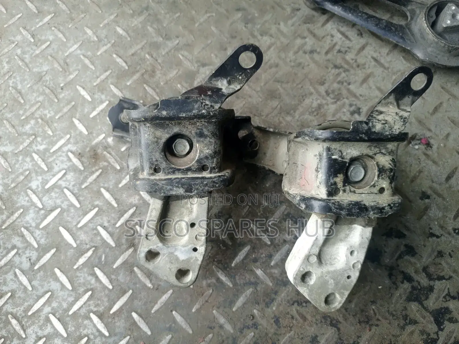 Engine Mount Nze