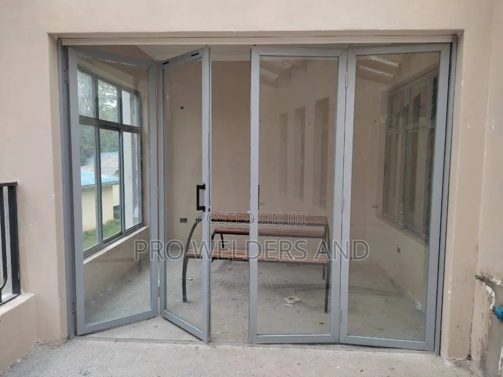 Stylish Aluminum Folding Doors – Space-Saving Sleek!"
