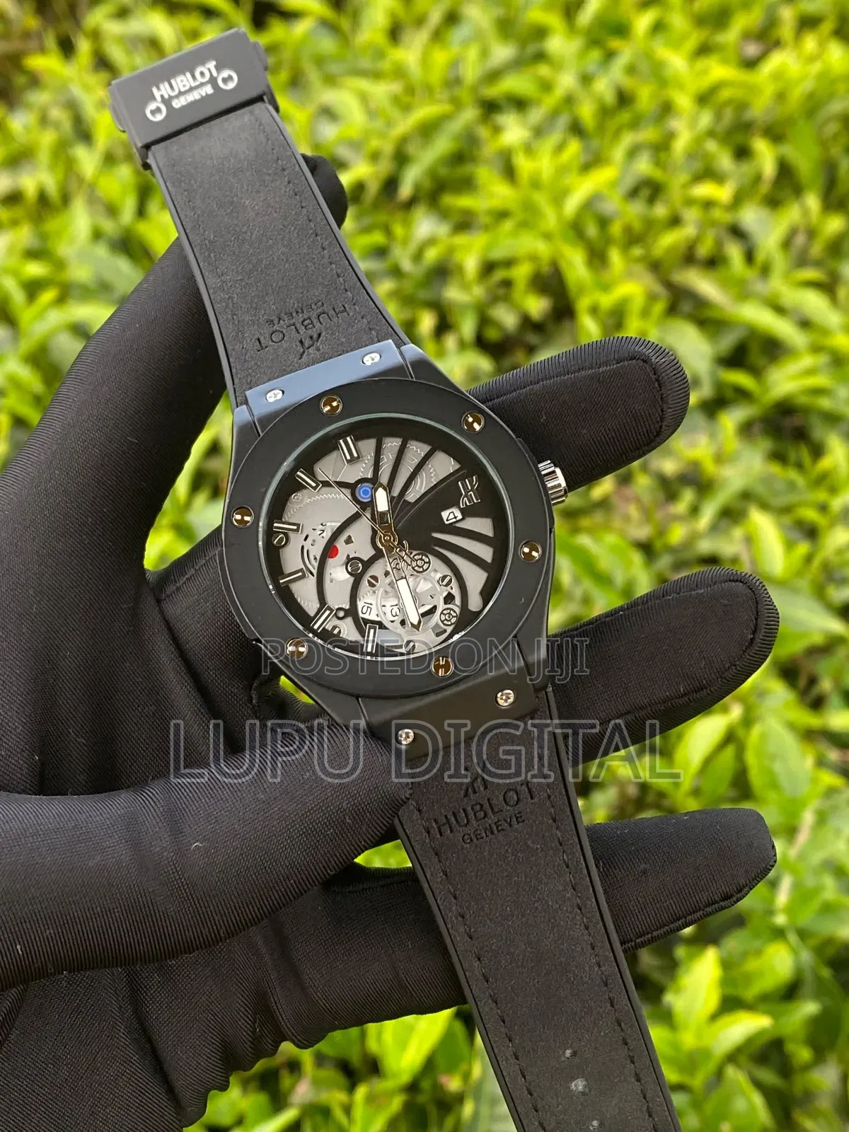 Hublot Gents Watch Battery Powered Suede Strap