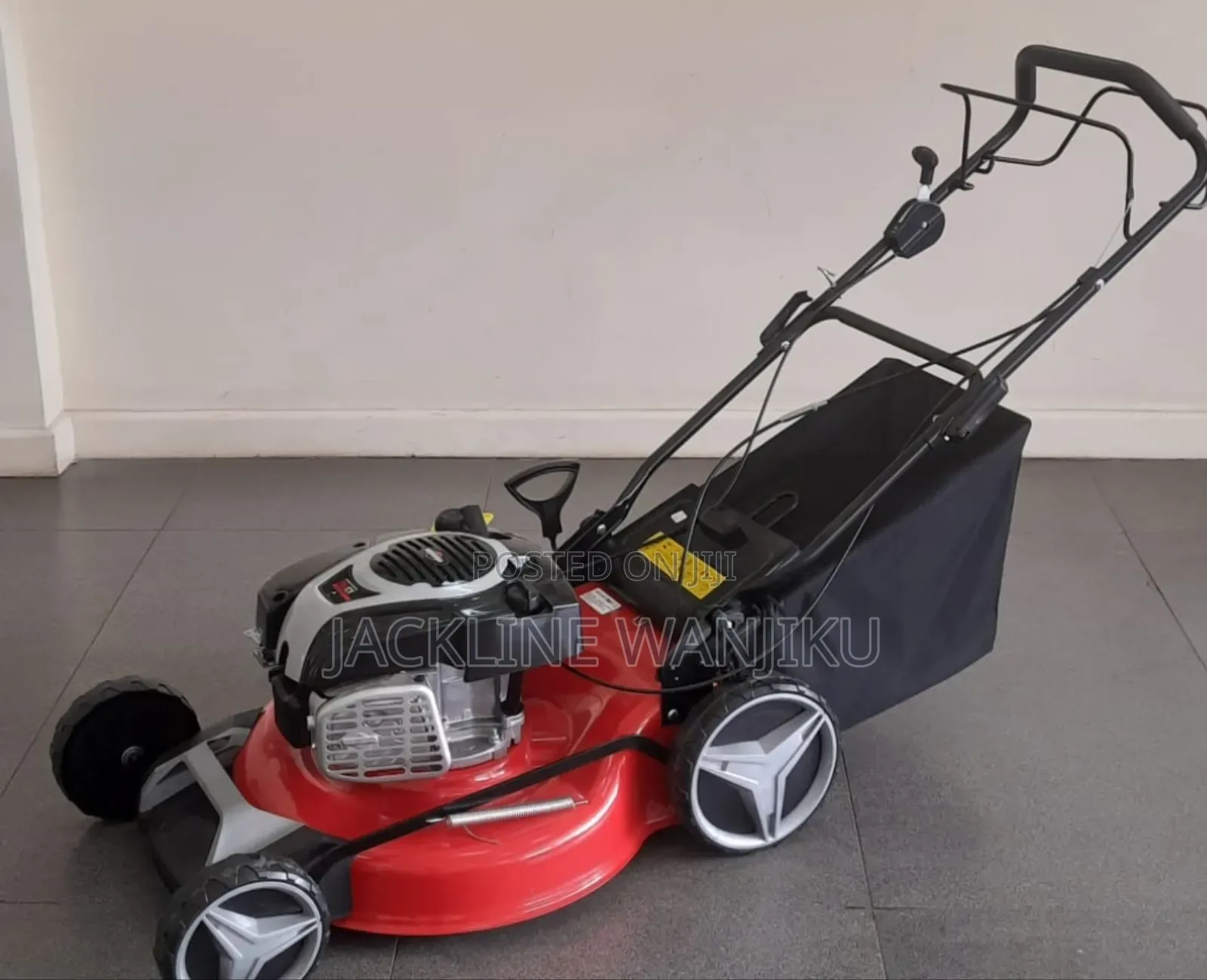 Briggs and Stratton Lawn Mower 21" 161cc Self Propelled