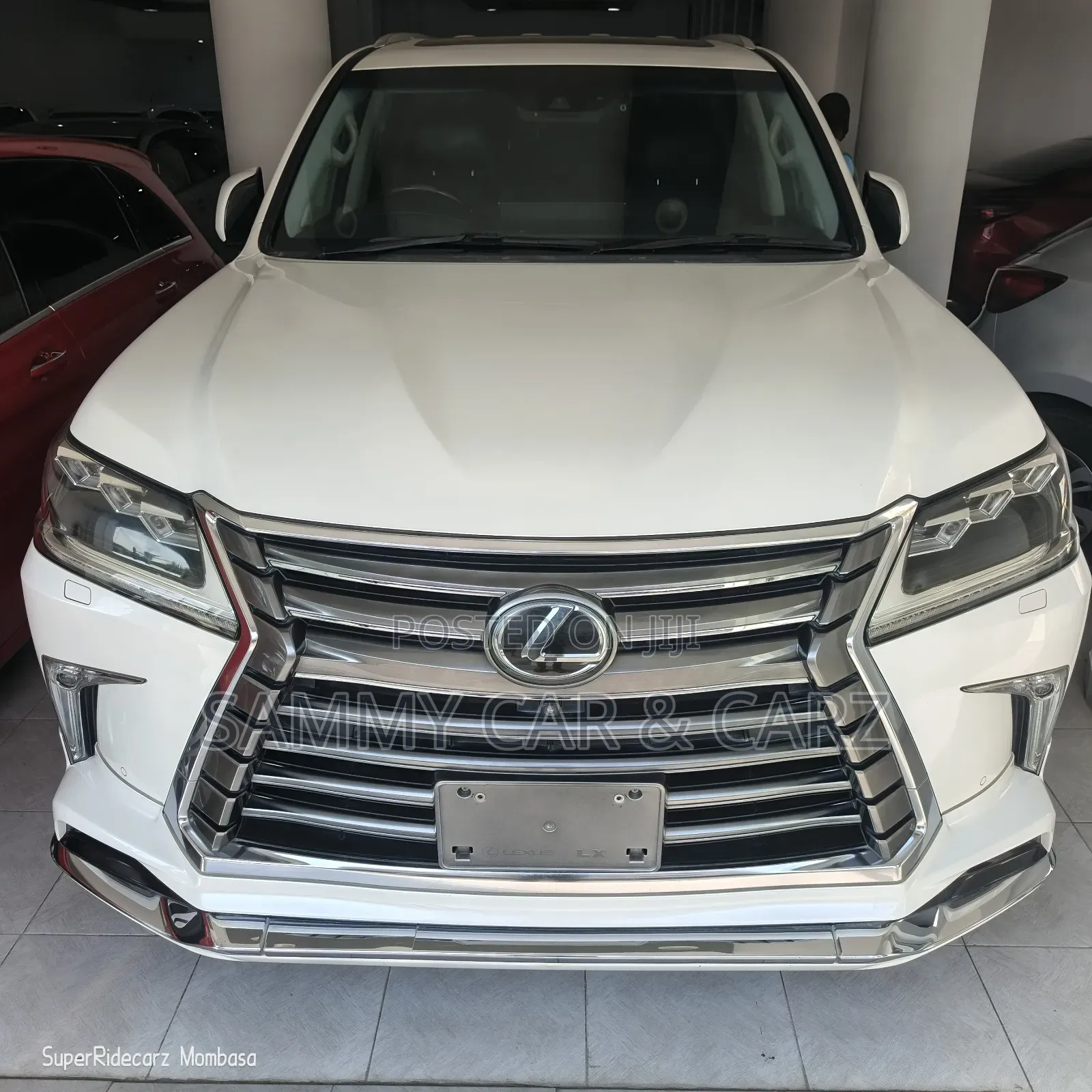 Lexus LX 570 AWD 2017 White