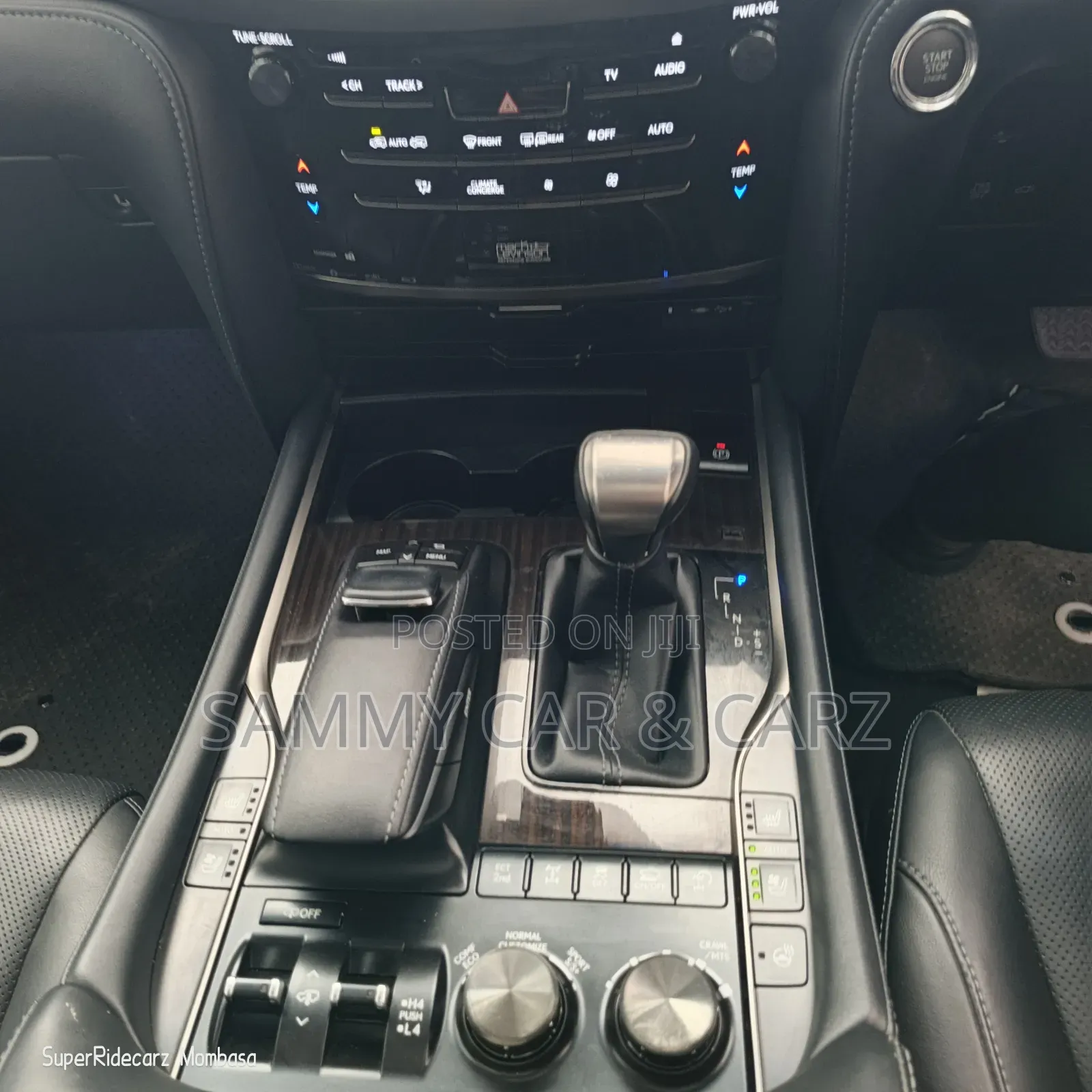 Lexus LX 570 AWD 2017 White