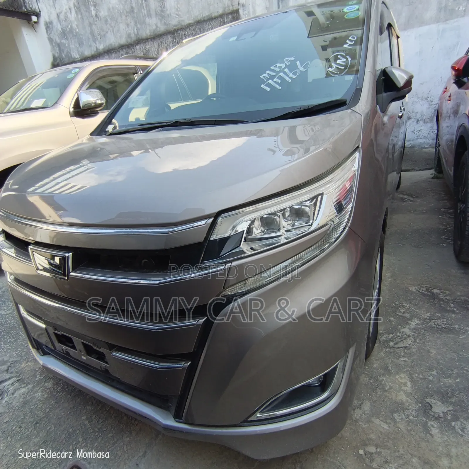 Toyota Noah 2018 Gold
