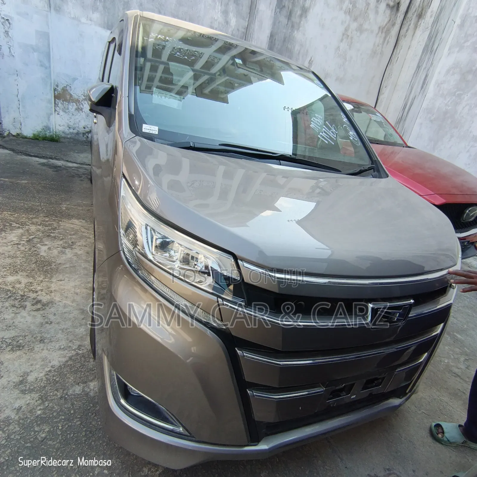 Toyota Noah 2018 Gold