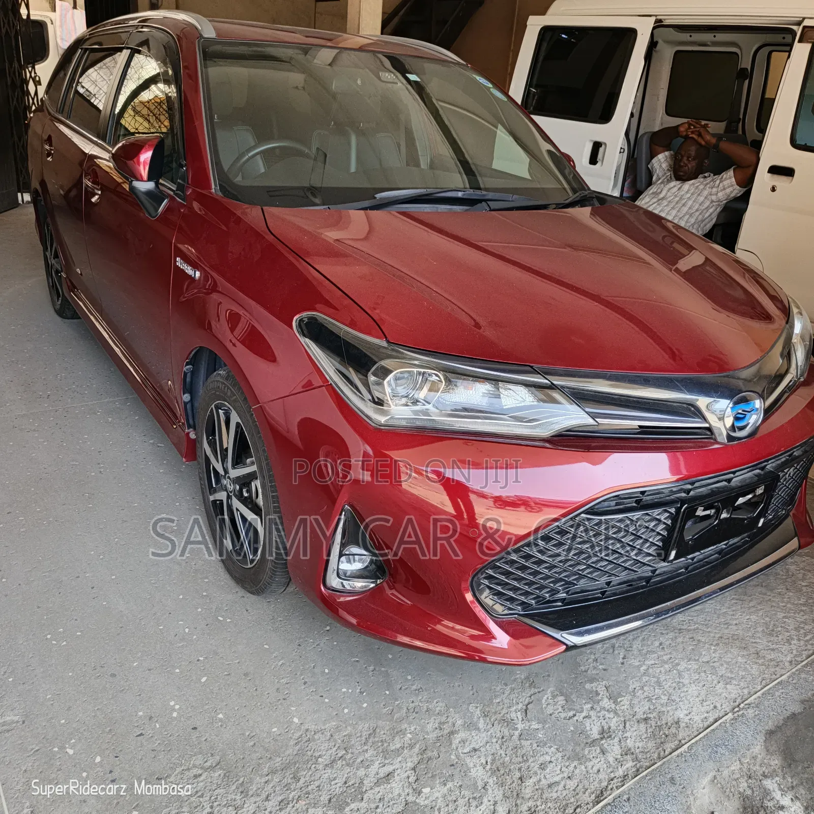 Toyota Corolla Fielder 1.5 Hybrid FWD 2018 Maroon