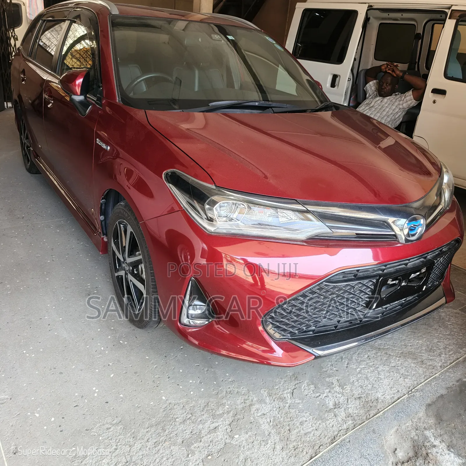 Toyota Corolla Fielder 1.5 Hybrid FWD 2018 Maroon