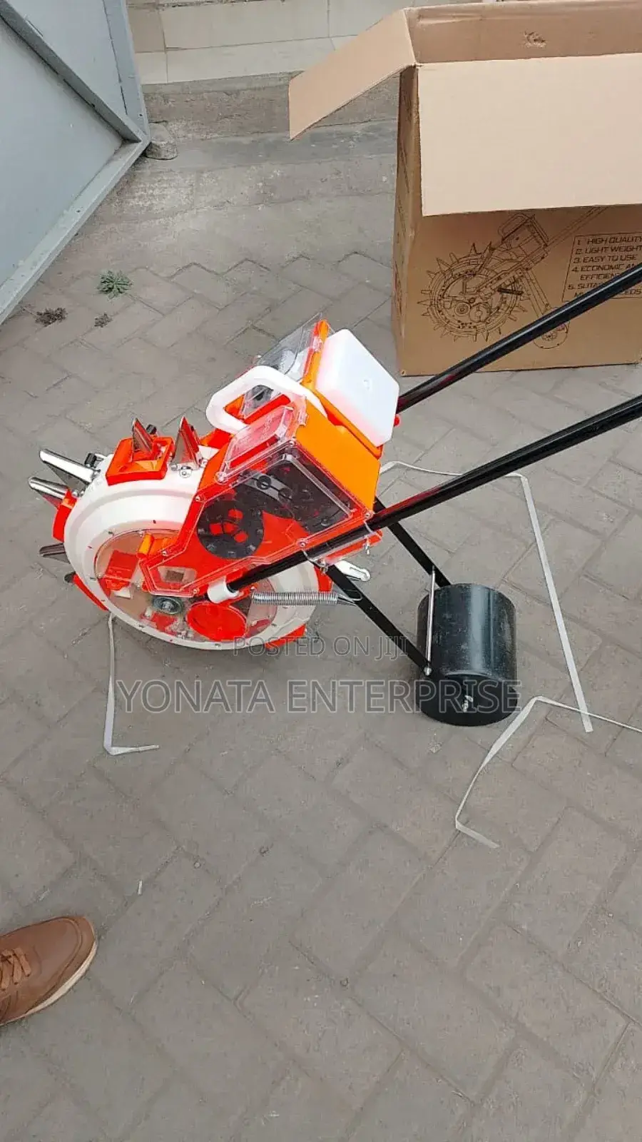 Seed Planter With Fertilizer Box