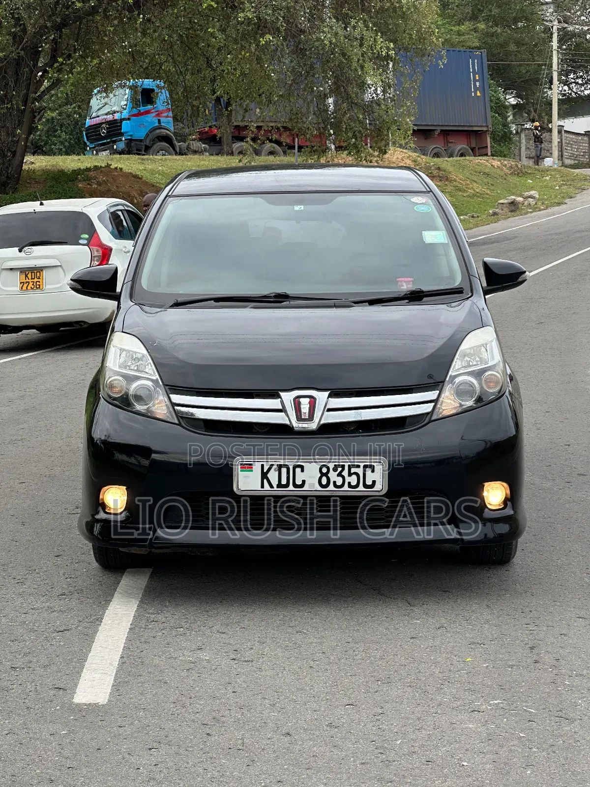 Toyota ISIS 2014 Black