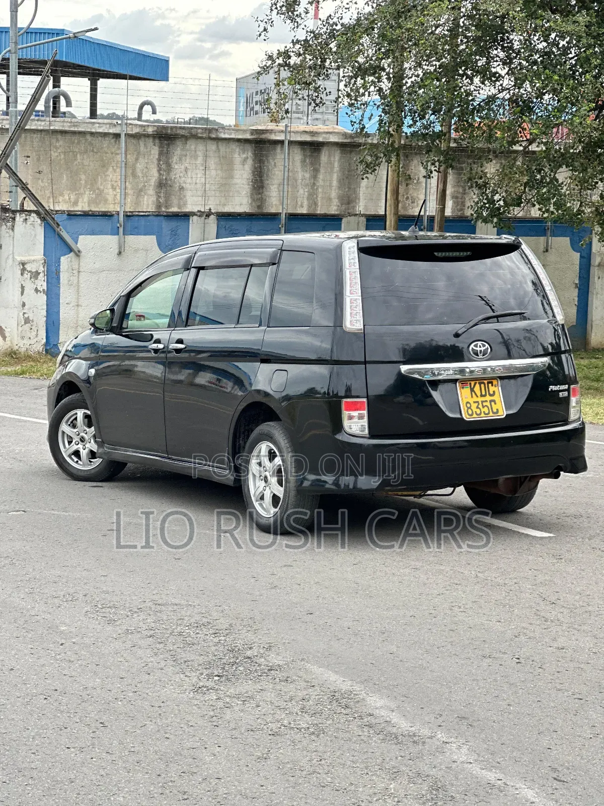 Toyota ISIS 2014 Black