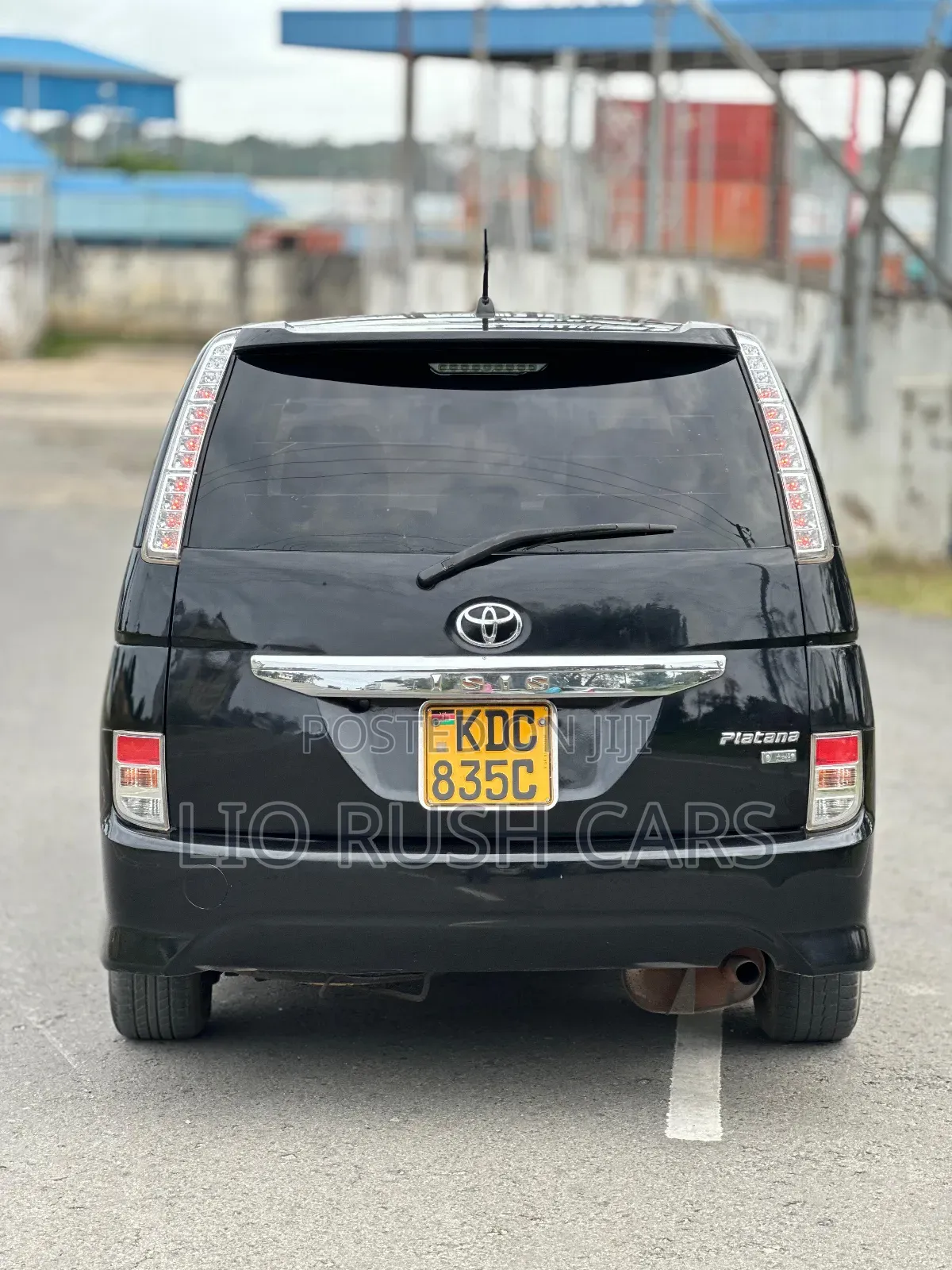 Toyota ISIS 2014 Black