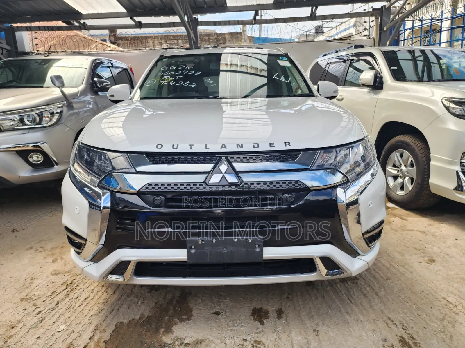 Mitsubishi Outlander 2019 White