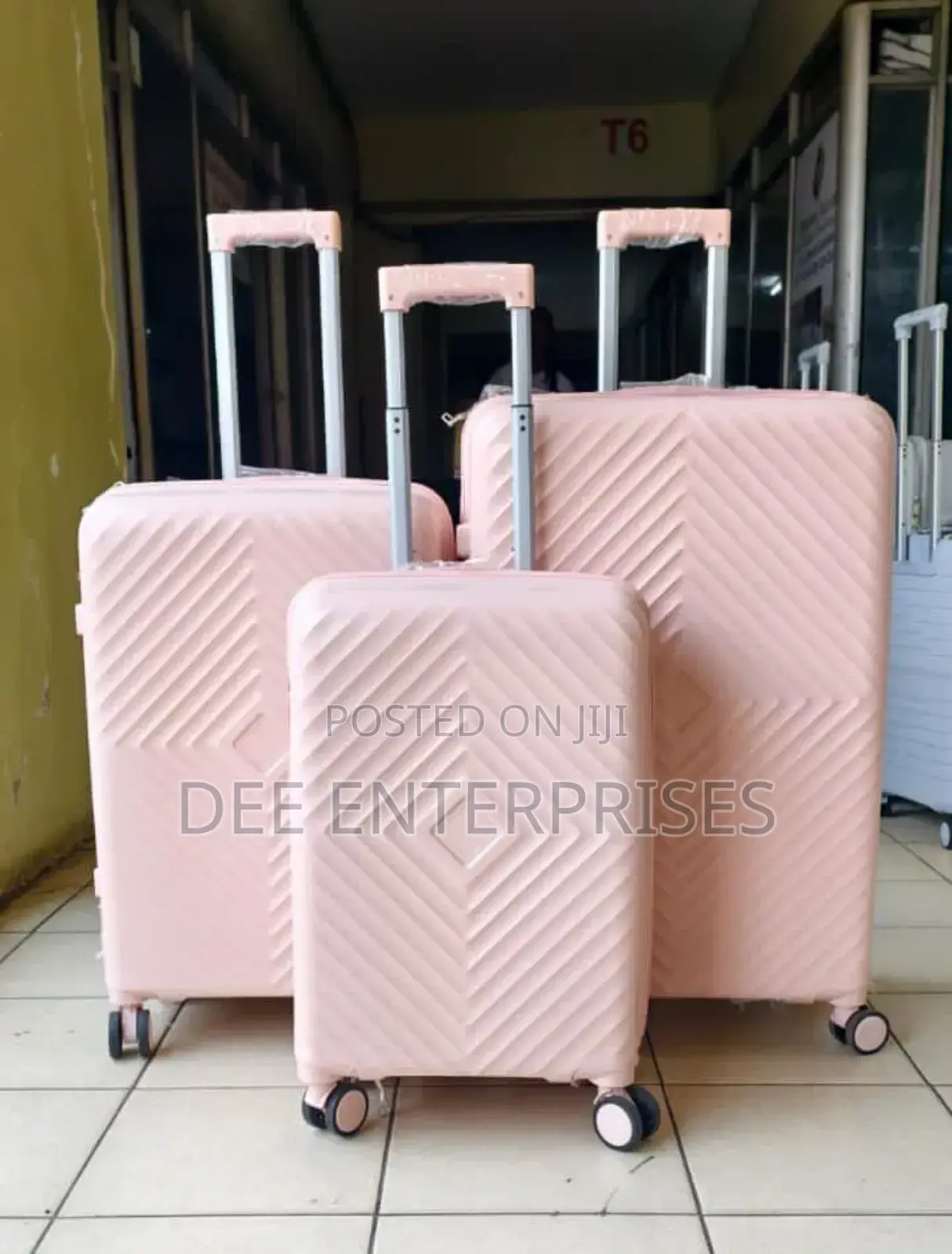 Size 2,3 in 1 Luxurious Unbreakable Suitcase With Double Zip