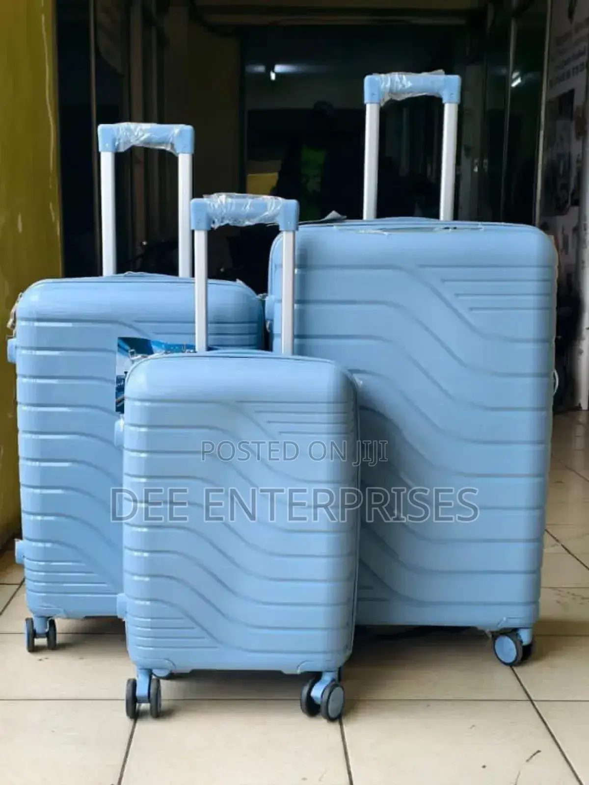 3 in 1 Luxurious Unbreakable Suitcase With Double Zip Size 4