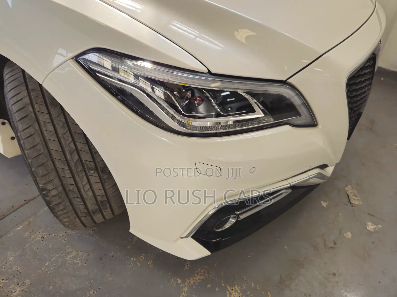 Toyota Crown 2019 White