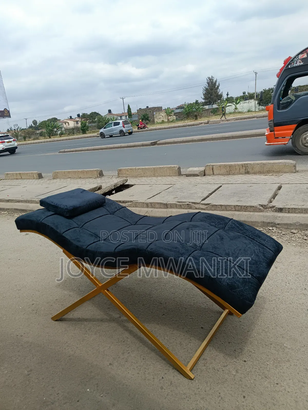 Lash Bed, Black and Gold