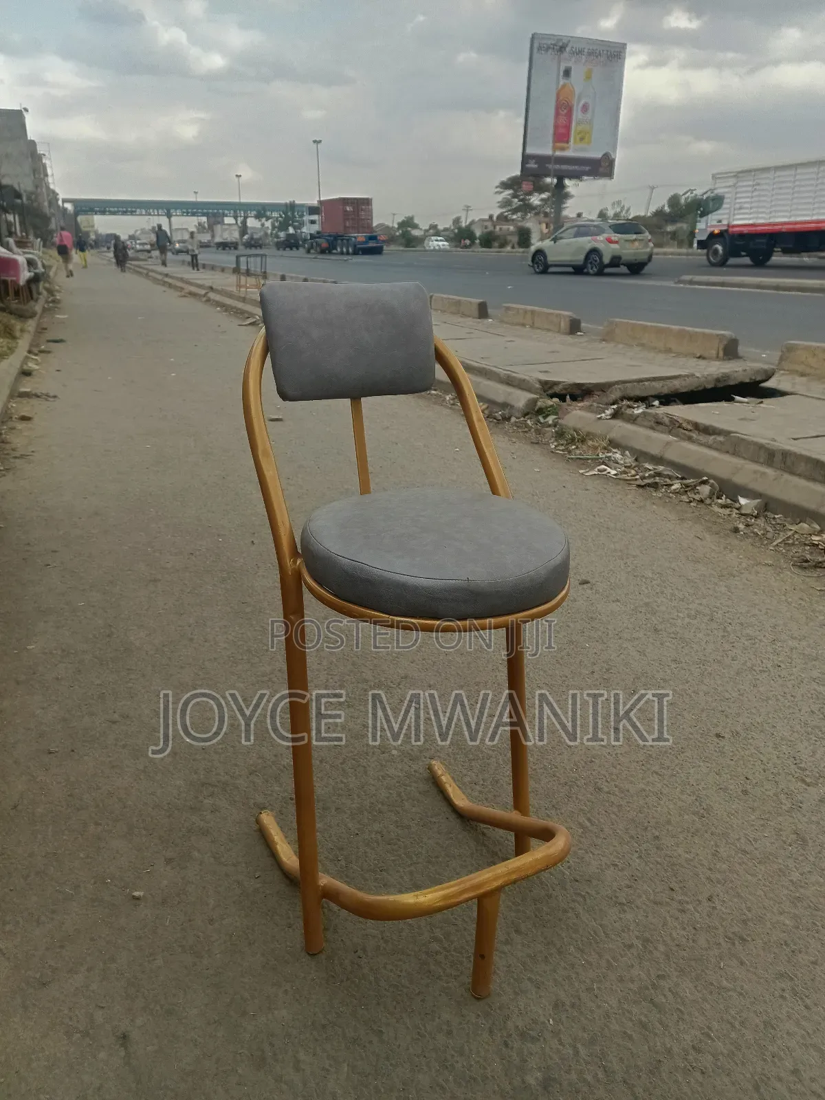 High Bar Chair, Grey and Gold 