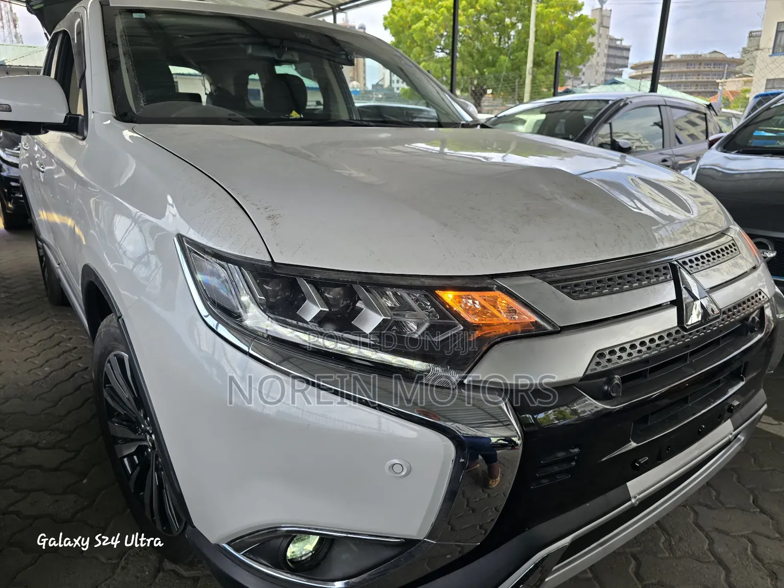 Mitsubishi Outlander 2019 Off white