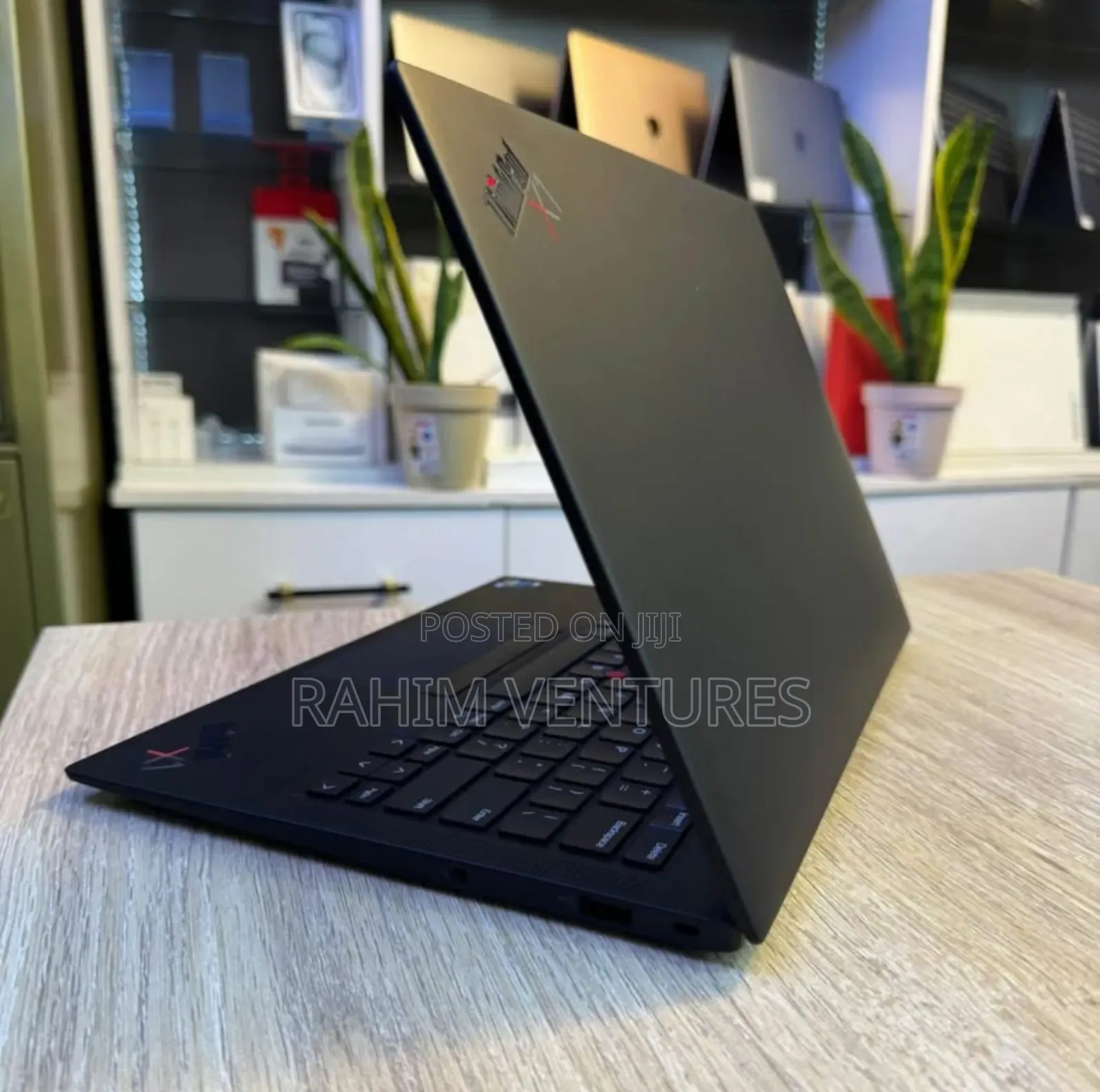 Laptop Lenovo ThinkPad X1 Carbon Gen11 16GB Intel Core i7 SSD 512GB