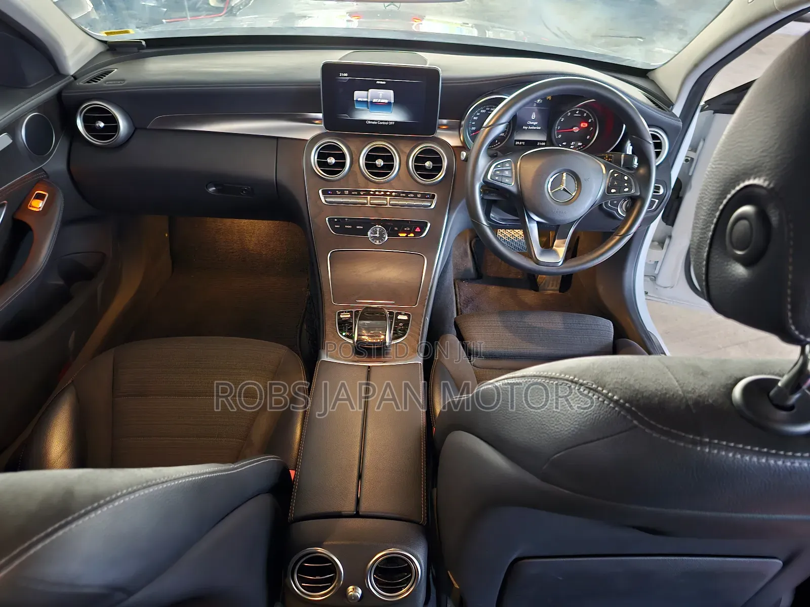 Mercedes-Benz C200 2017 Pearl