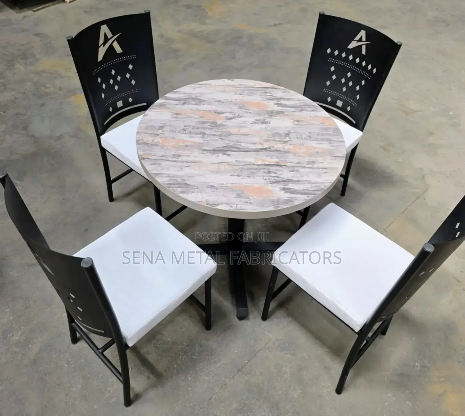 Restaurant/ Hotel Round Dining Table and Chairs.