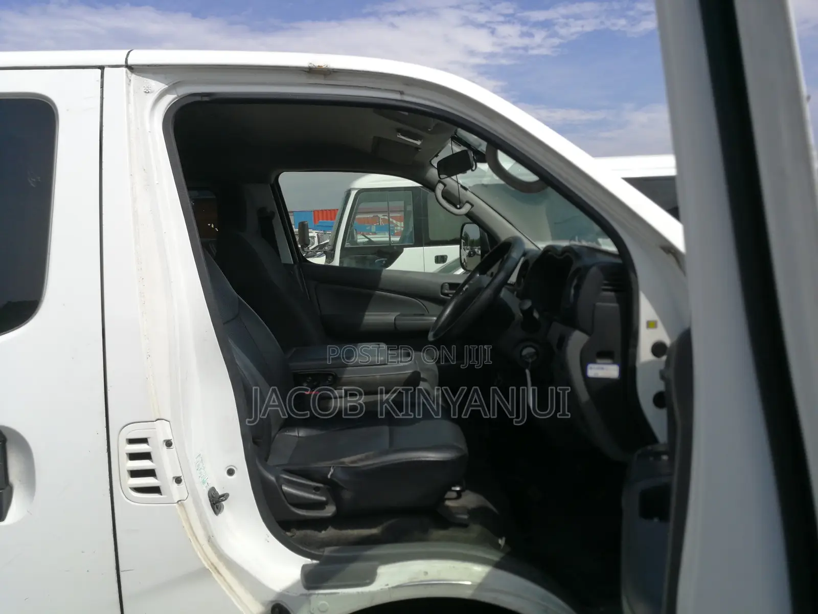 Nissan Caravan (Urvan) 2018 White