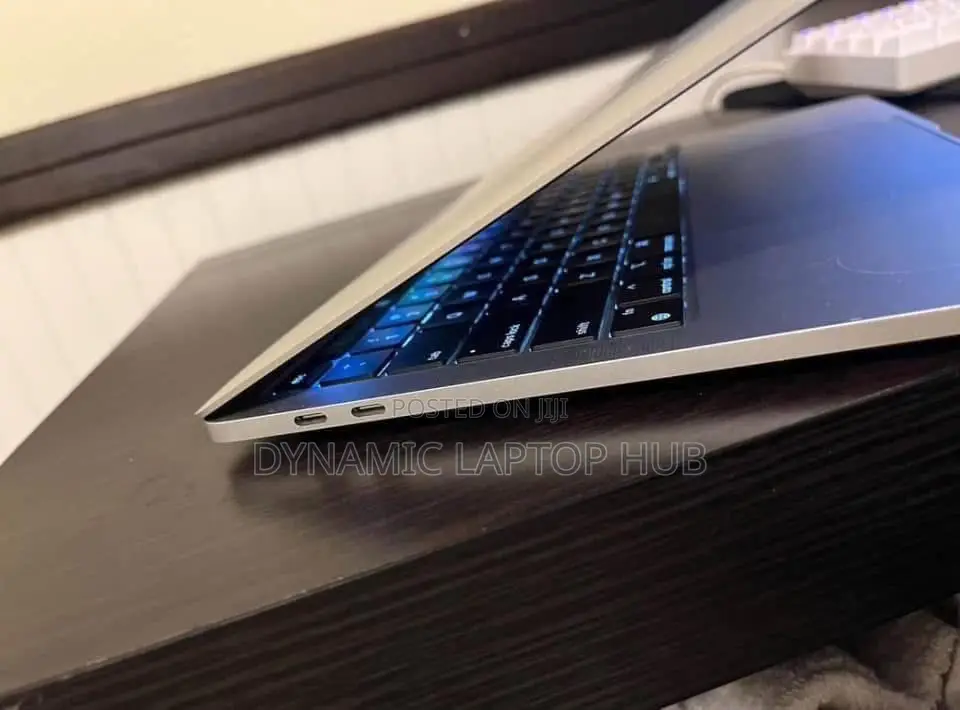 Laptop Apple MacBook Pro 2020 16GB Intel Core i7 SSD 512GB