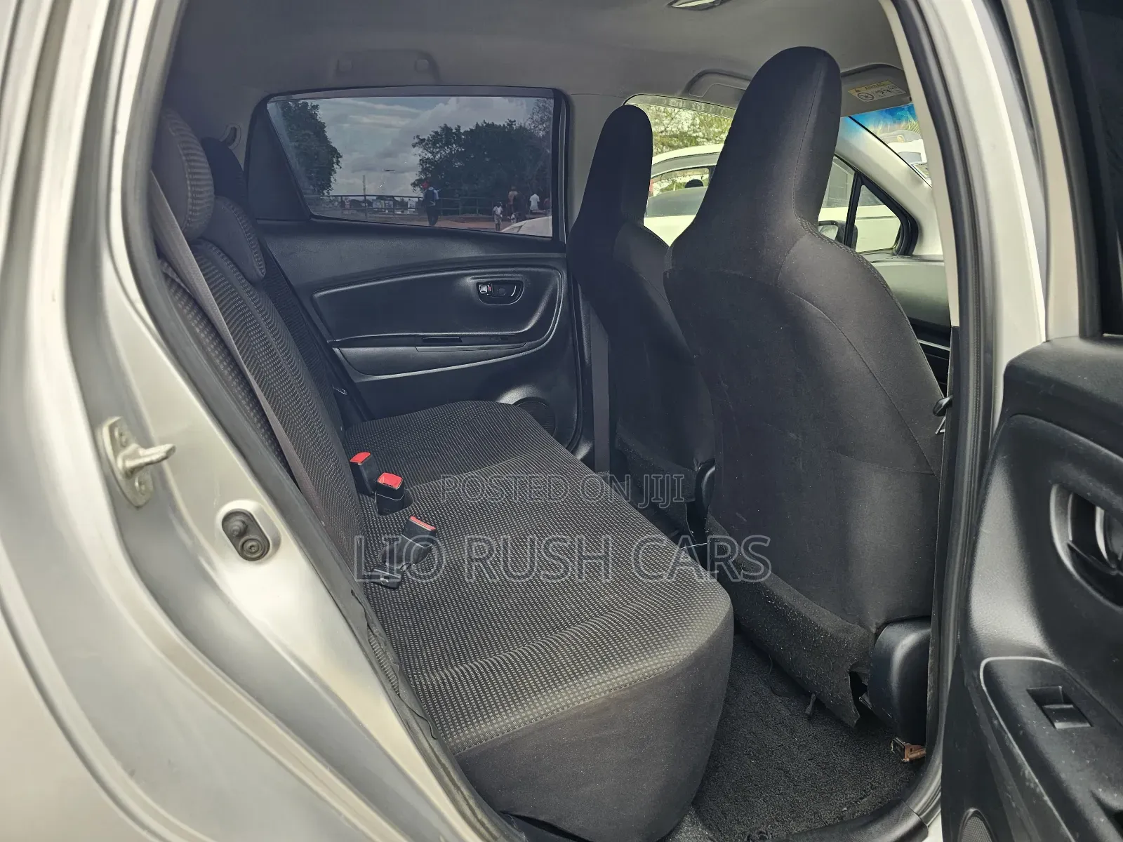 Toyota Vitz 2015 Silver