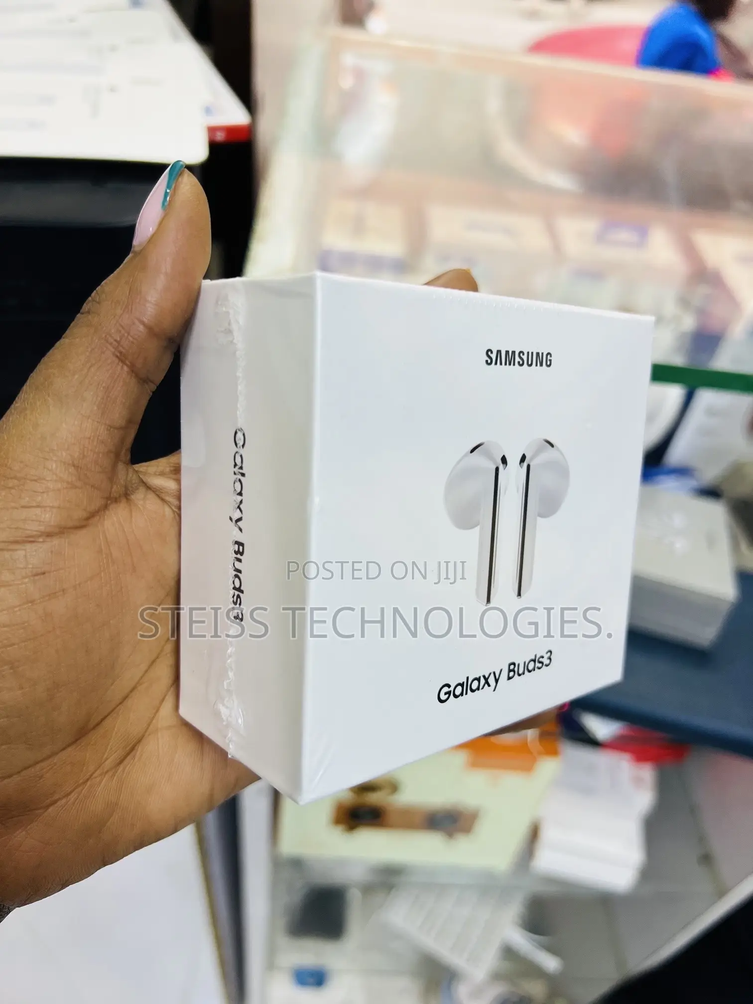 White Wireless Samsung Galaxy Buds 3