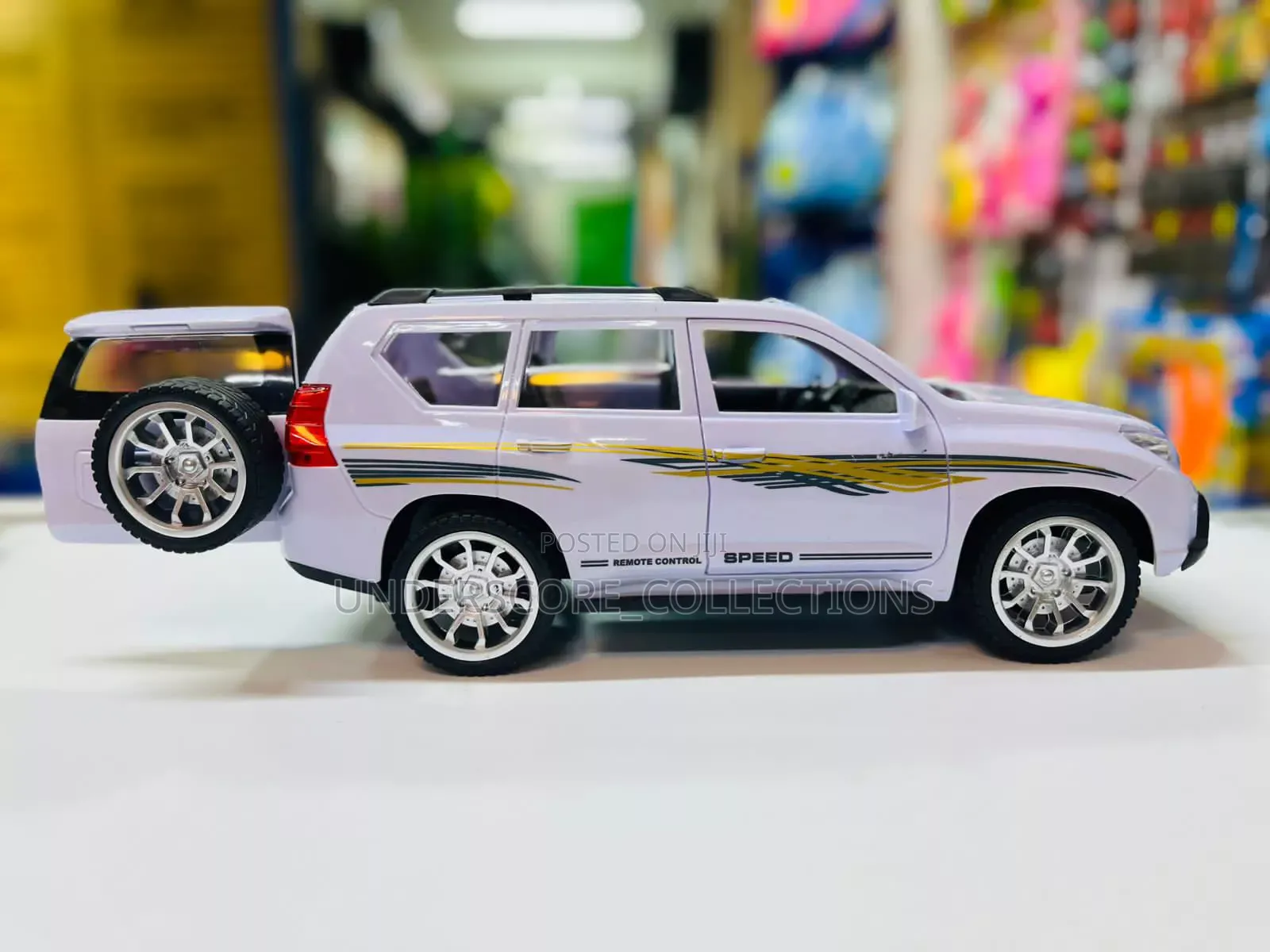 Rechargeable Remote Control Off-Road Land Cruiser Prado.