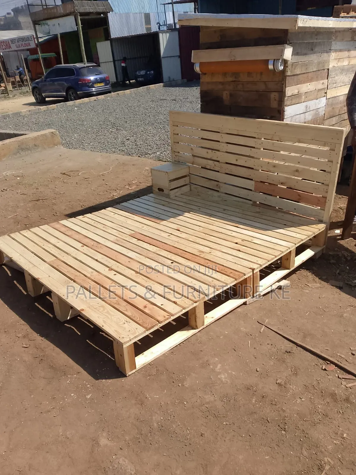 Rustic Pallet Bed🛏