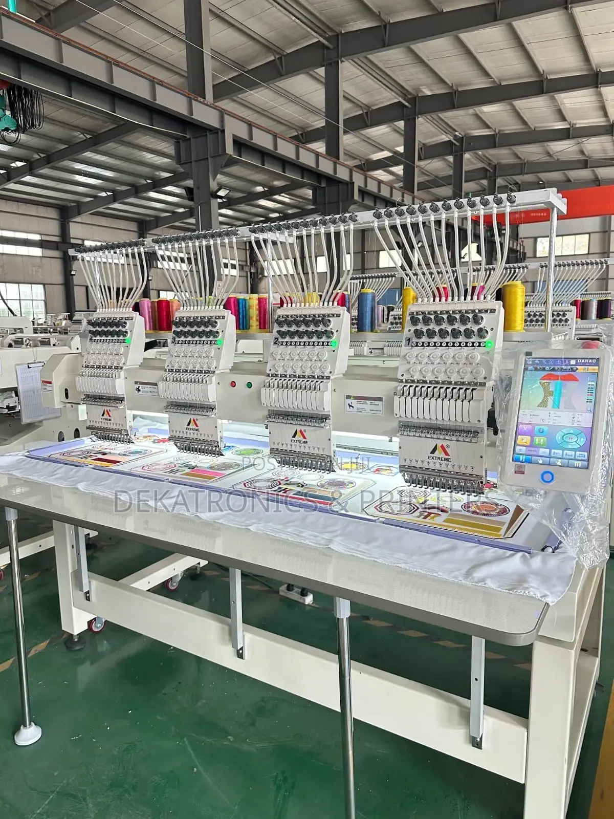 High-End 4 Head 12 Needles Embroidery Machine