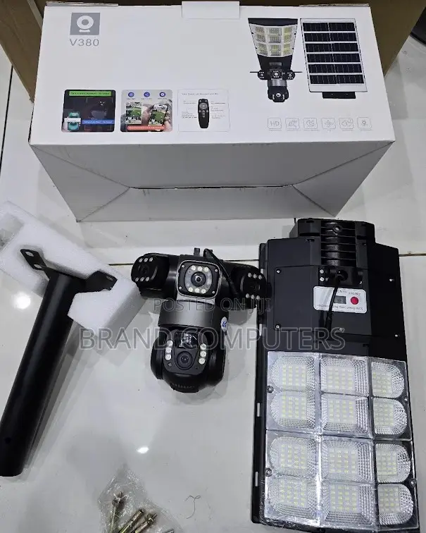 Solar Streetlight With Wireless 4g Triple Lens CCTV Camera