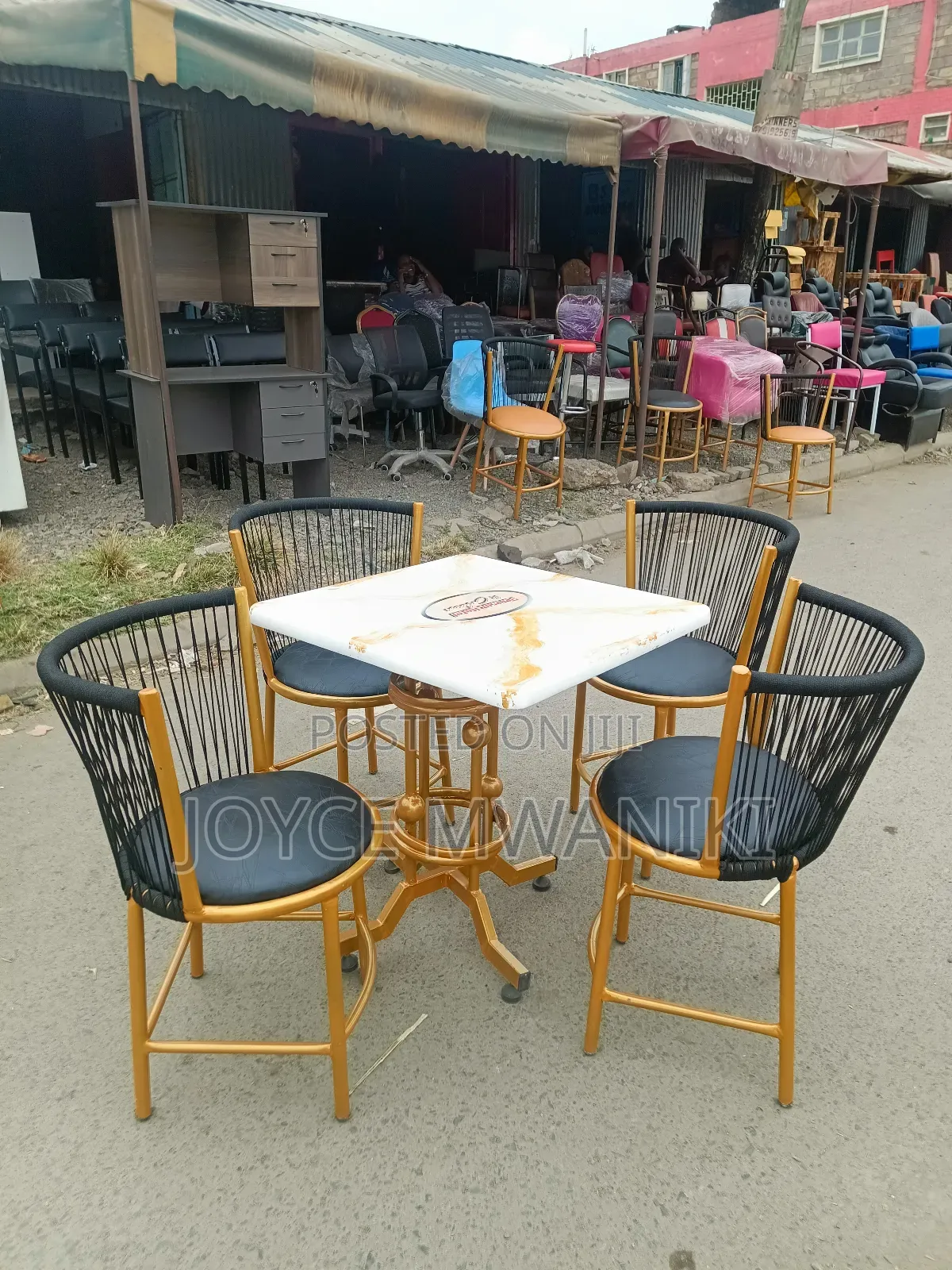 Woove Restaurant Set, Black and Gold 