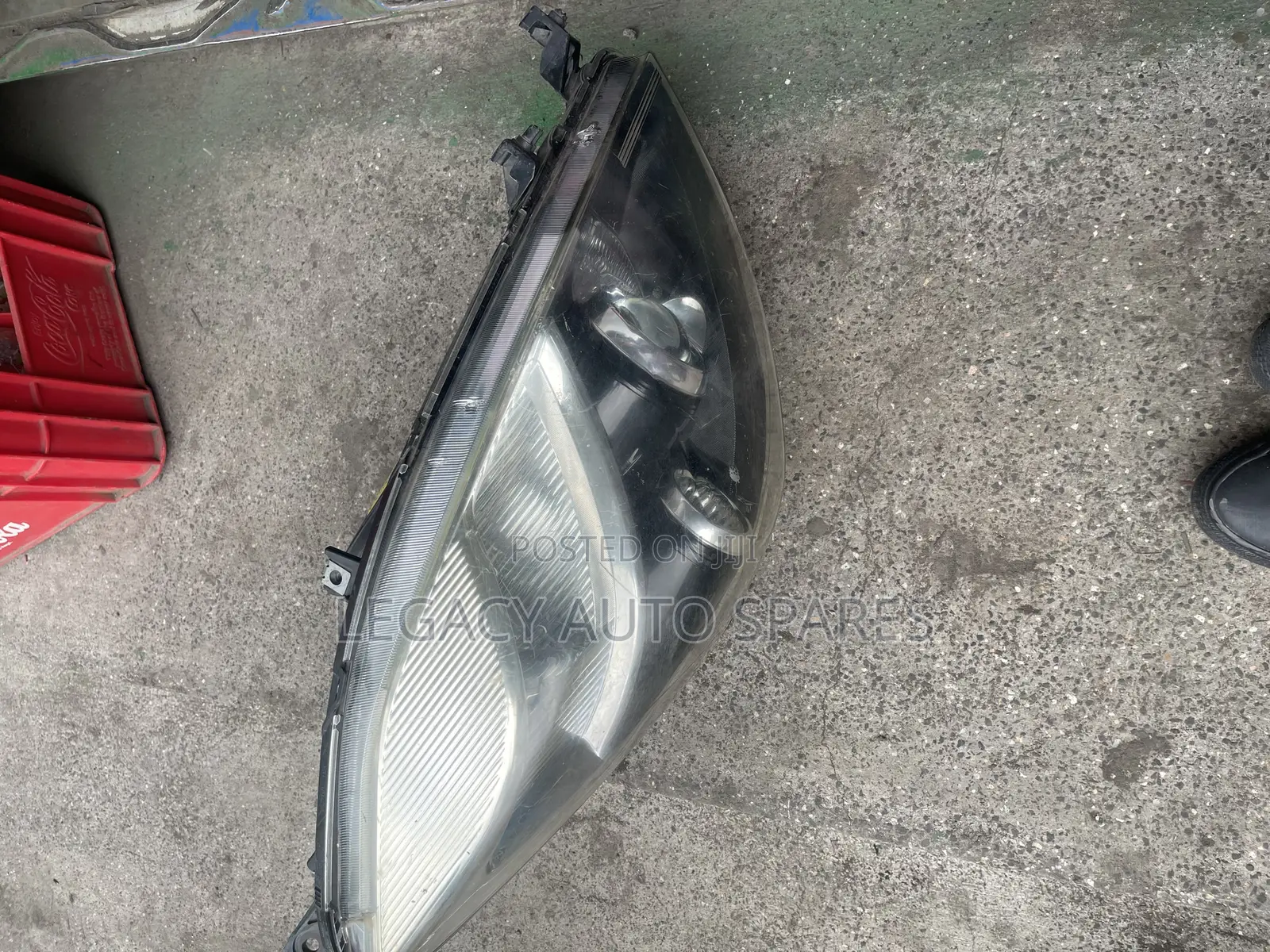 Toyota Isis Headlight