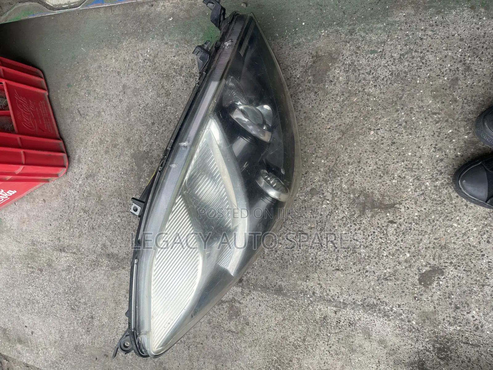 Toyota Isis Headlight