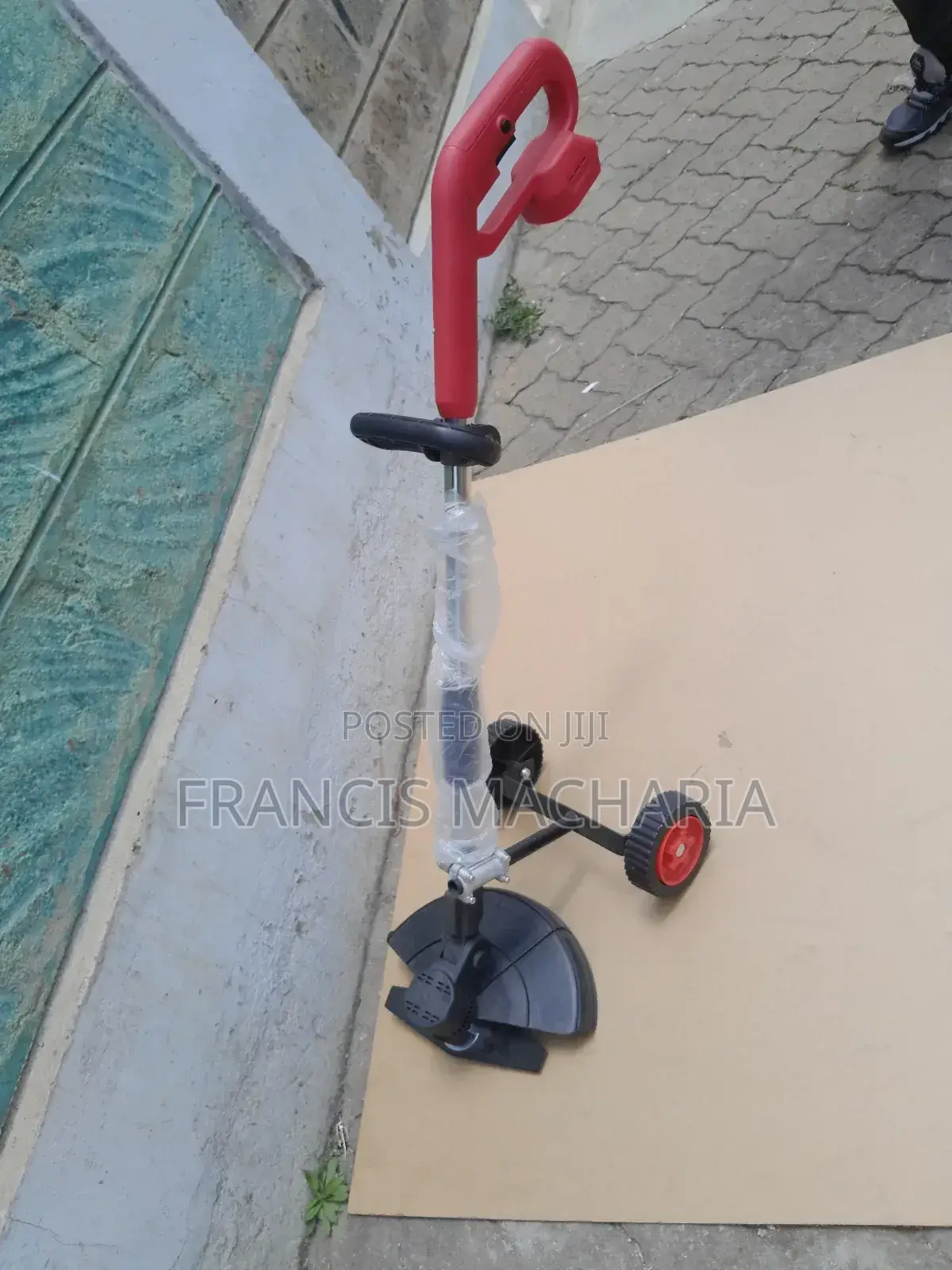 Cordless Brush Cutter and Weed Trimmer