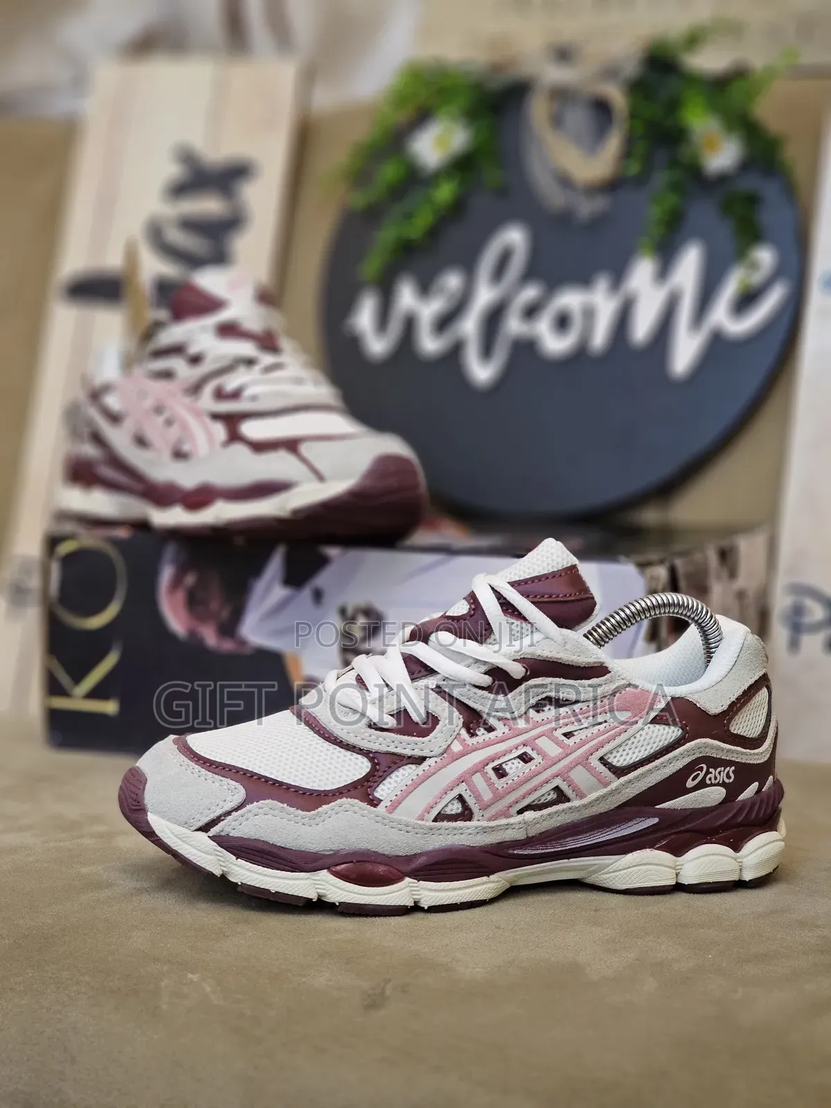 Asics Gel-nyc “Cream Mocha”
Sneakers