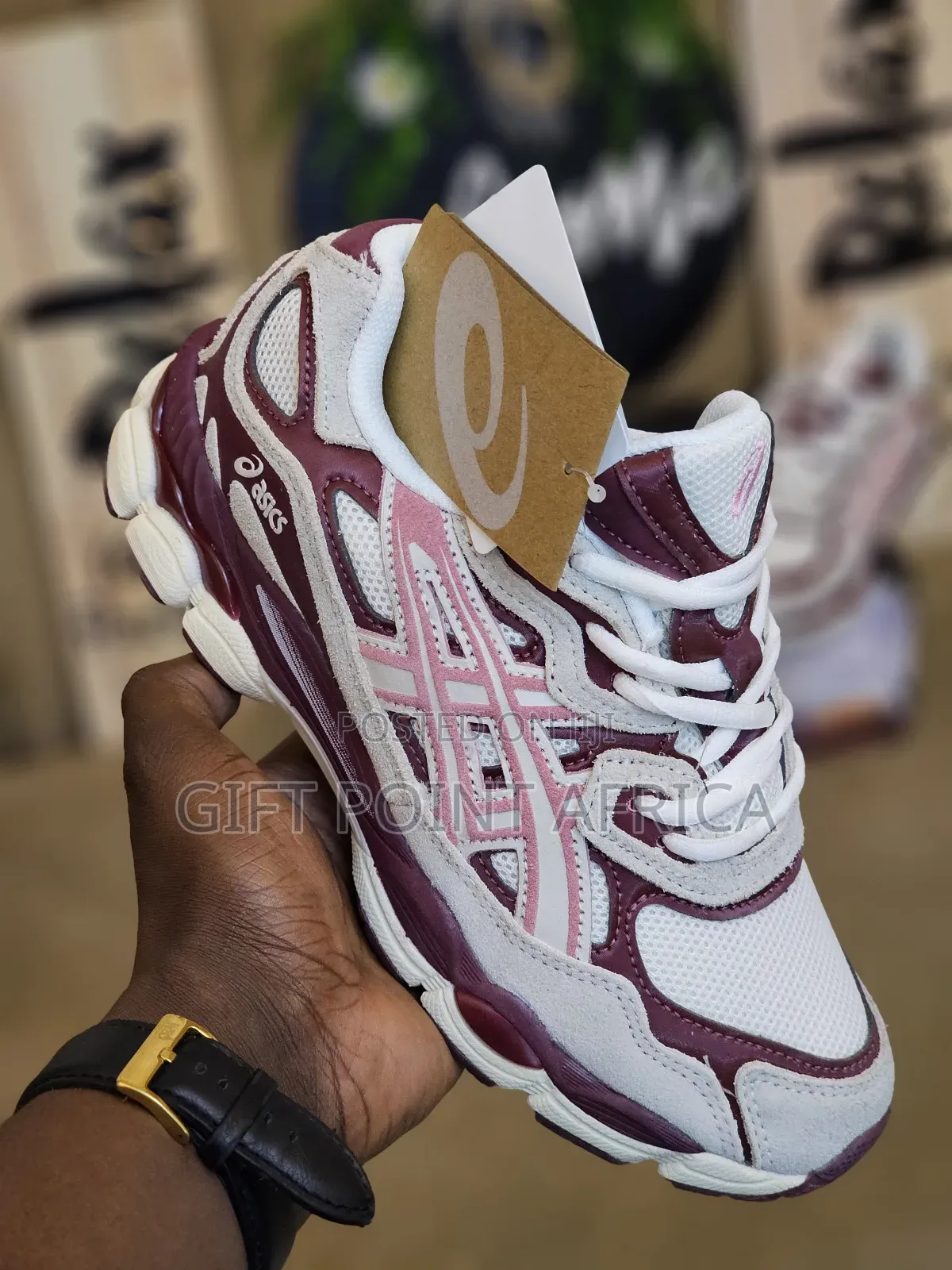 Asics Gel-nyc “Cream Mocha”
Sneakers