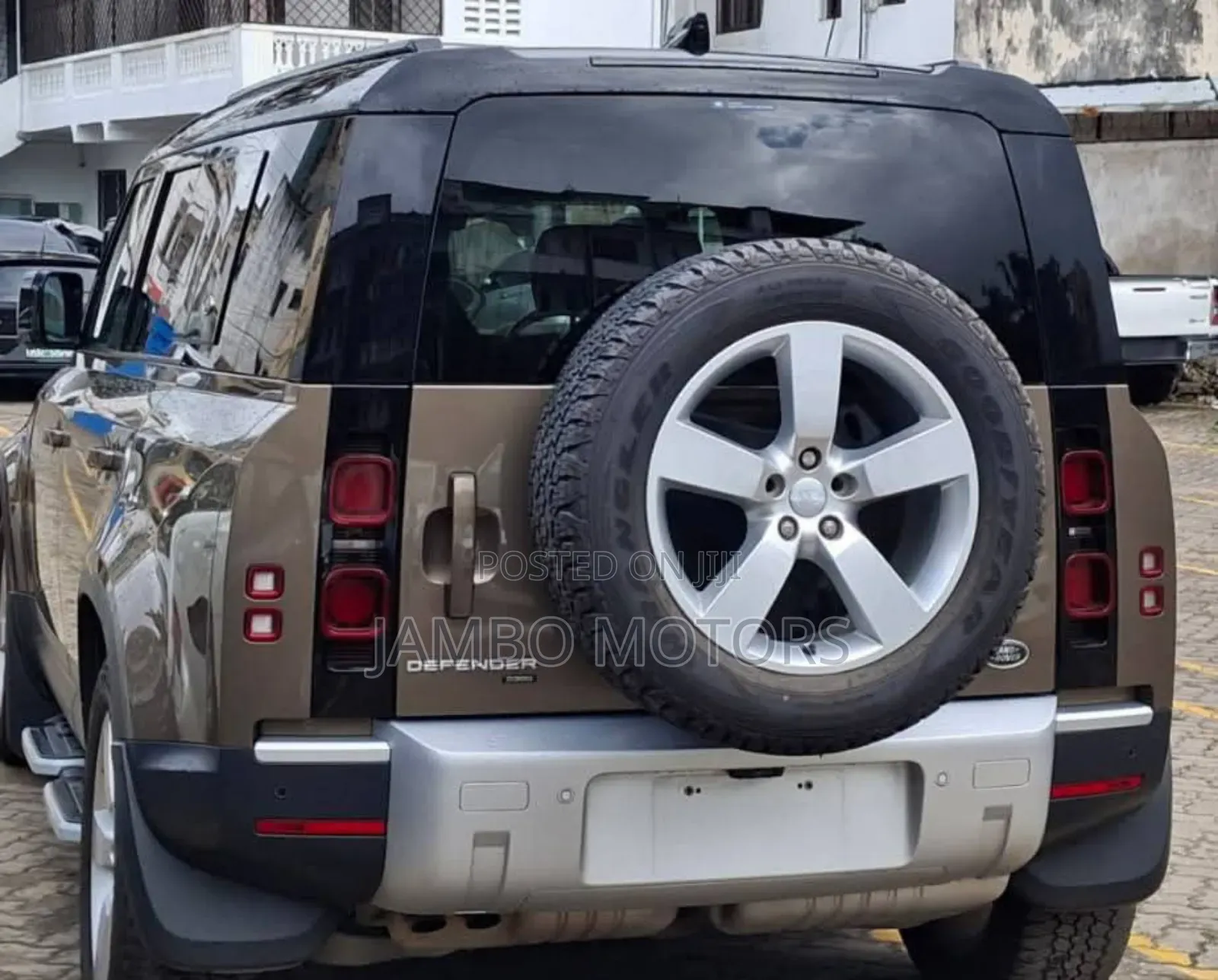 Land Rover Defender SE 2023 Gold