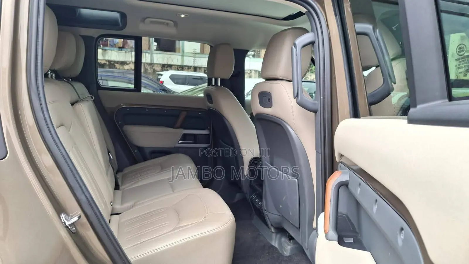 Land Rover Defender SE 2023 Gold