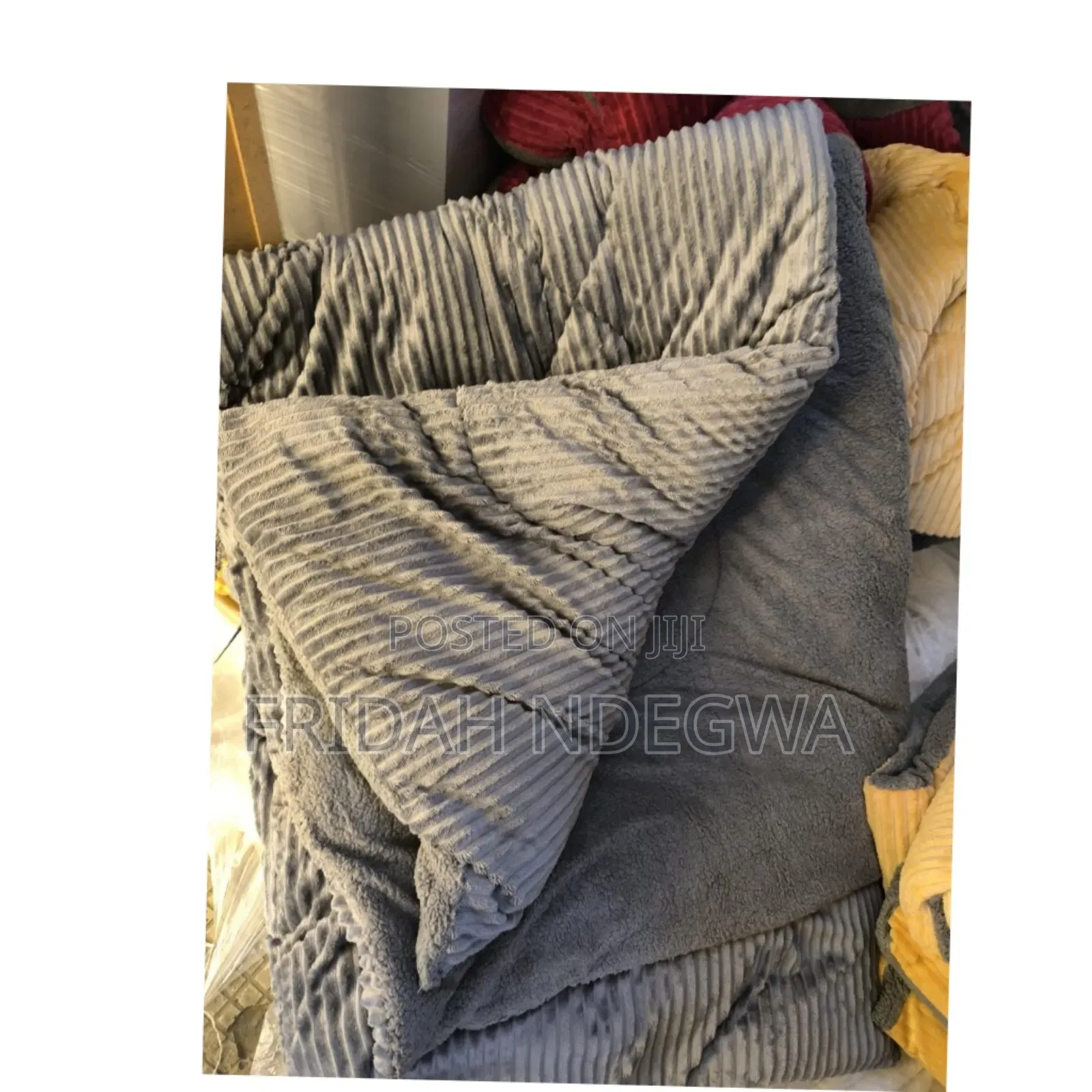 Single Velvet Woolen Duvet Available