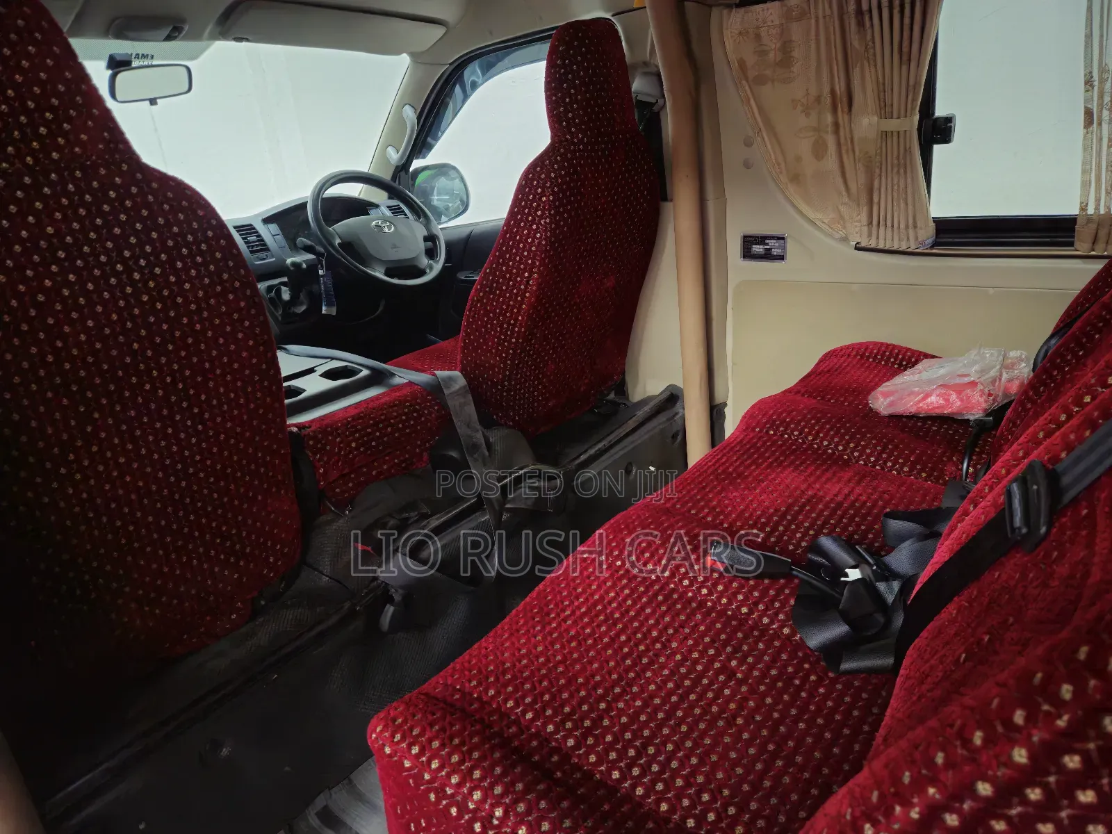 Toyota HiAce 2019 White